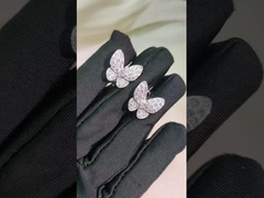 أقراط على شكل فراشتين من الذهب بتصميم عصري مخصص، ذهب أبيض عيار 18 قيراط، ألماس