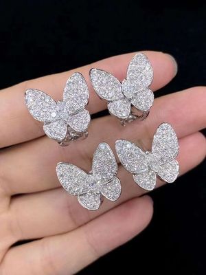 Elegant Custom Brand Diamond Jewelry In 18k Gold Prong Setting Polished Finish