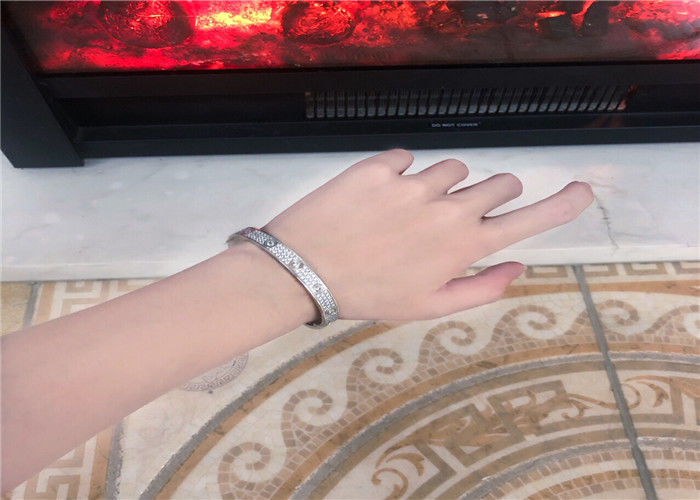 Luxury 18K Gold Diamond Jewelry , Brand Diamond Paved Love Bracelet