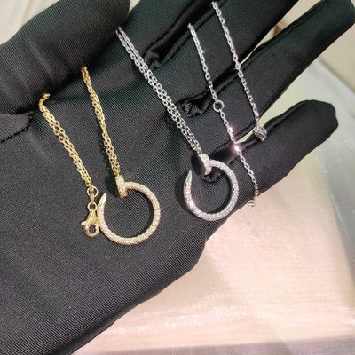 مجوهرات ماسية ذهب عيار 18 قيراطًا عالية النقاء بتصميم عصري وتثبيت إطار بدون أحجار ماسية فلورية